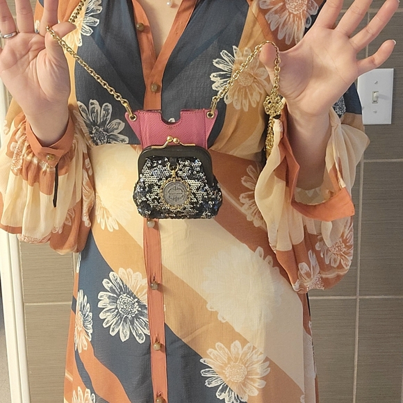 D&G classic mini purse and phone case. - Picture 4 of 8